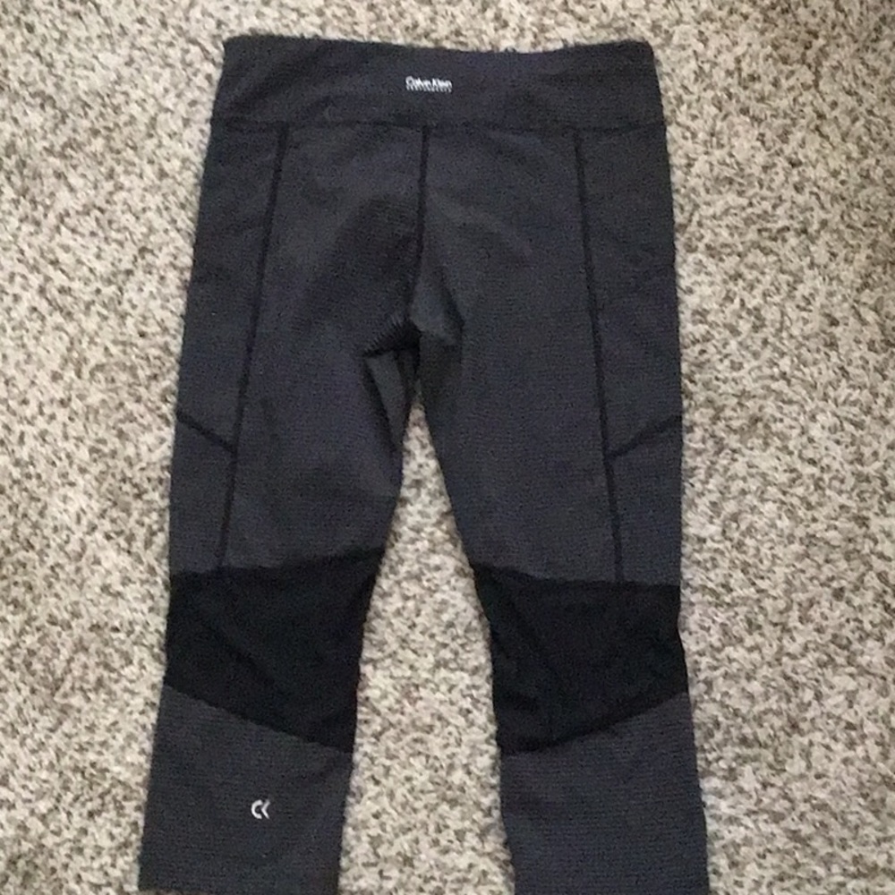 Womens Ck Performance Capri Pants. Large - image 5